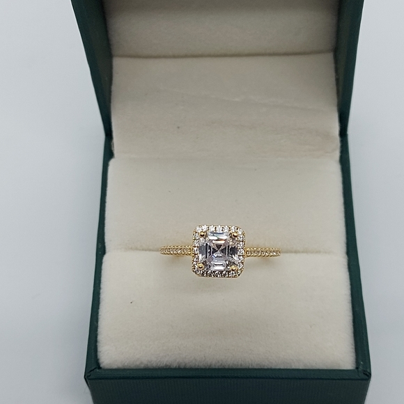 925 Sterling Silver Halo Ring Decorated with CZ Simulated Diamonds - Picture 4 of 10